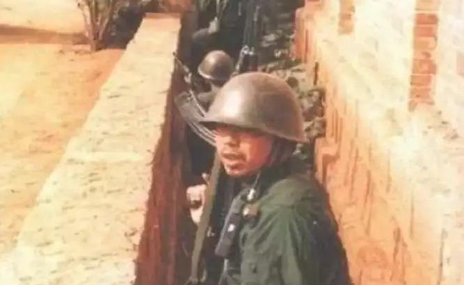 对越作战绝密录像,对越自卫反击越南狙击手