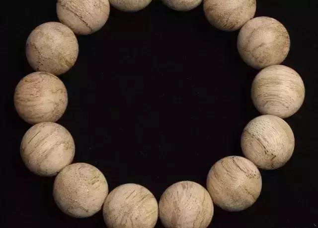 几千块的沉香手串值得入手吗,高品级的沉香手串是什么样的