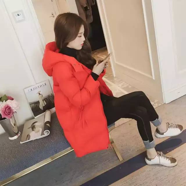 黑色短款面包服怎么搭配哈伦裤,条绒女款加绒哈伦裤配面包服