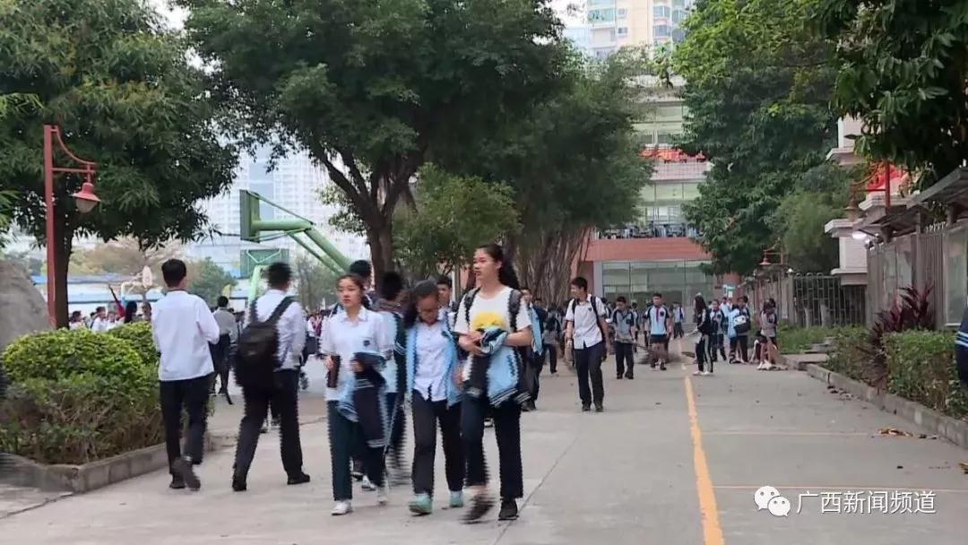南宁民办“小升初”今年不“考”了？！电脑派位+面谈为何让家长更焦虑