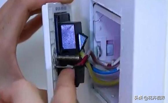 插座松动充电接触不良怎么修,墙上插座松动处理小视频