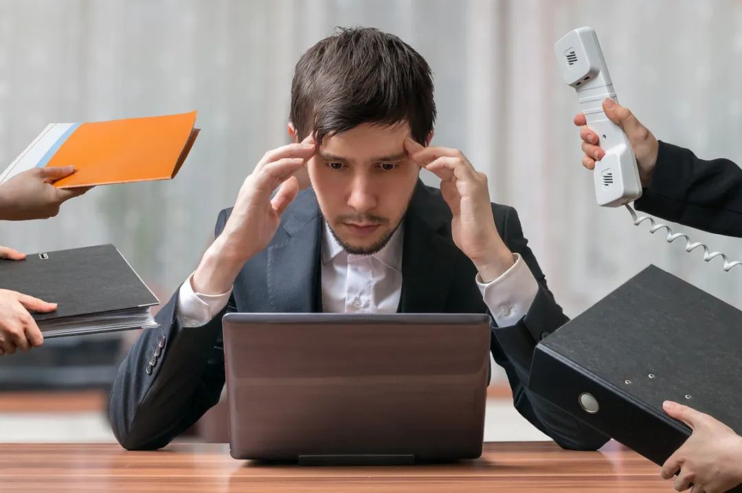 公司想把老员工赶走怎么办,公司怎么赶走一个不干活的老员工