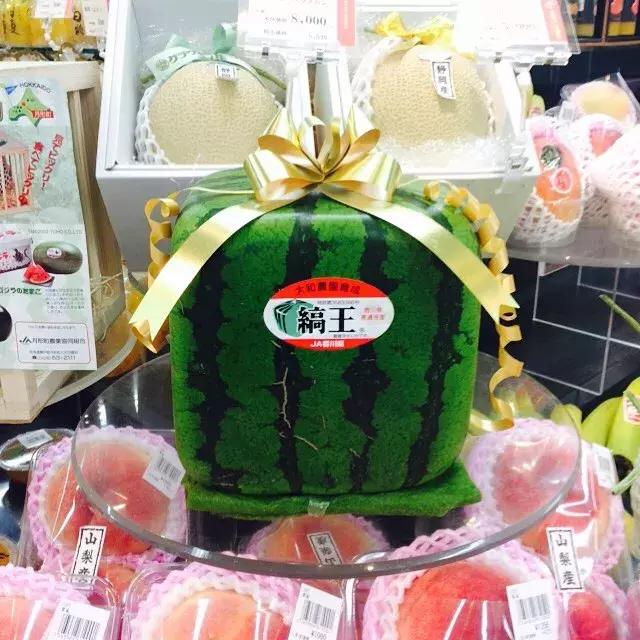 吃一口得花一个月工资？这种隐形炫富潮流值得追吗？