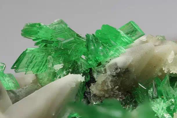 黄金矿石的鉴别方法,100种漂亮矿石