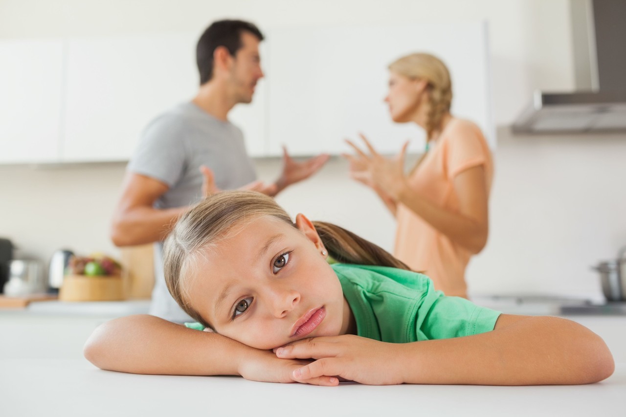 离婚后抚养权可以重新判决吗,离婚时小孩的抚养权不确定能离吗
