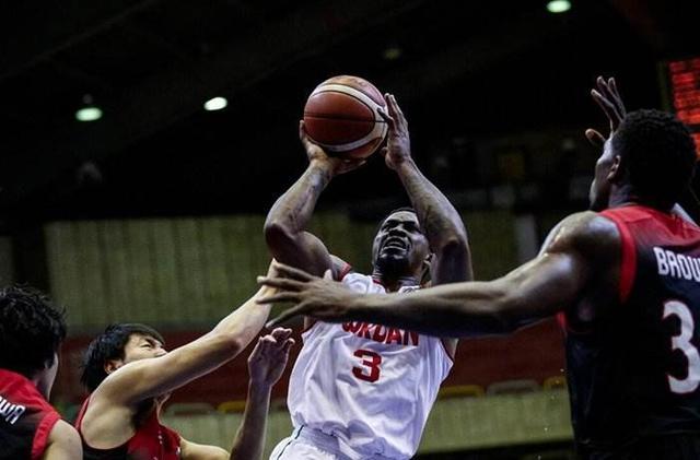 男篮是否需要归化球员,扛起中国男篮大旗归化球员