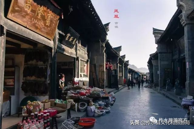 走进凤凰古城歌曲,湘西凤凰古镇