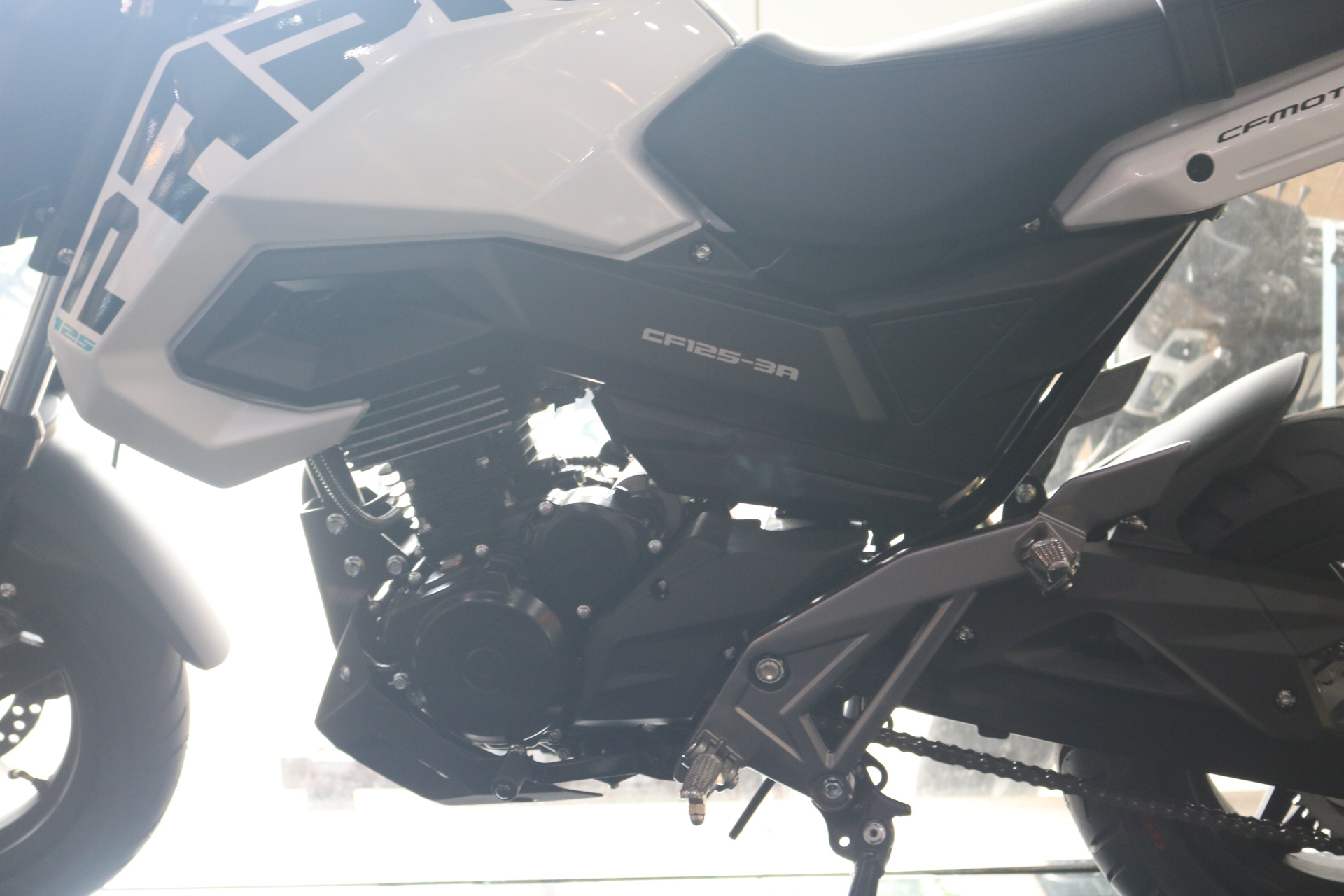 中国女骑手入门佳选春风125-3A摩托，价格8980元时速100公里