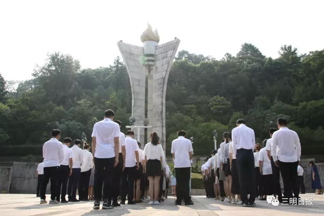 市区两级领导看望慰问广大教师,县领导看望慰问教师和教育工笔者