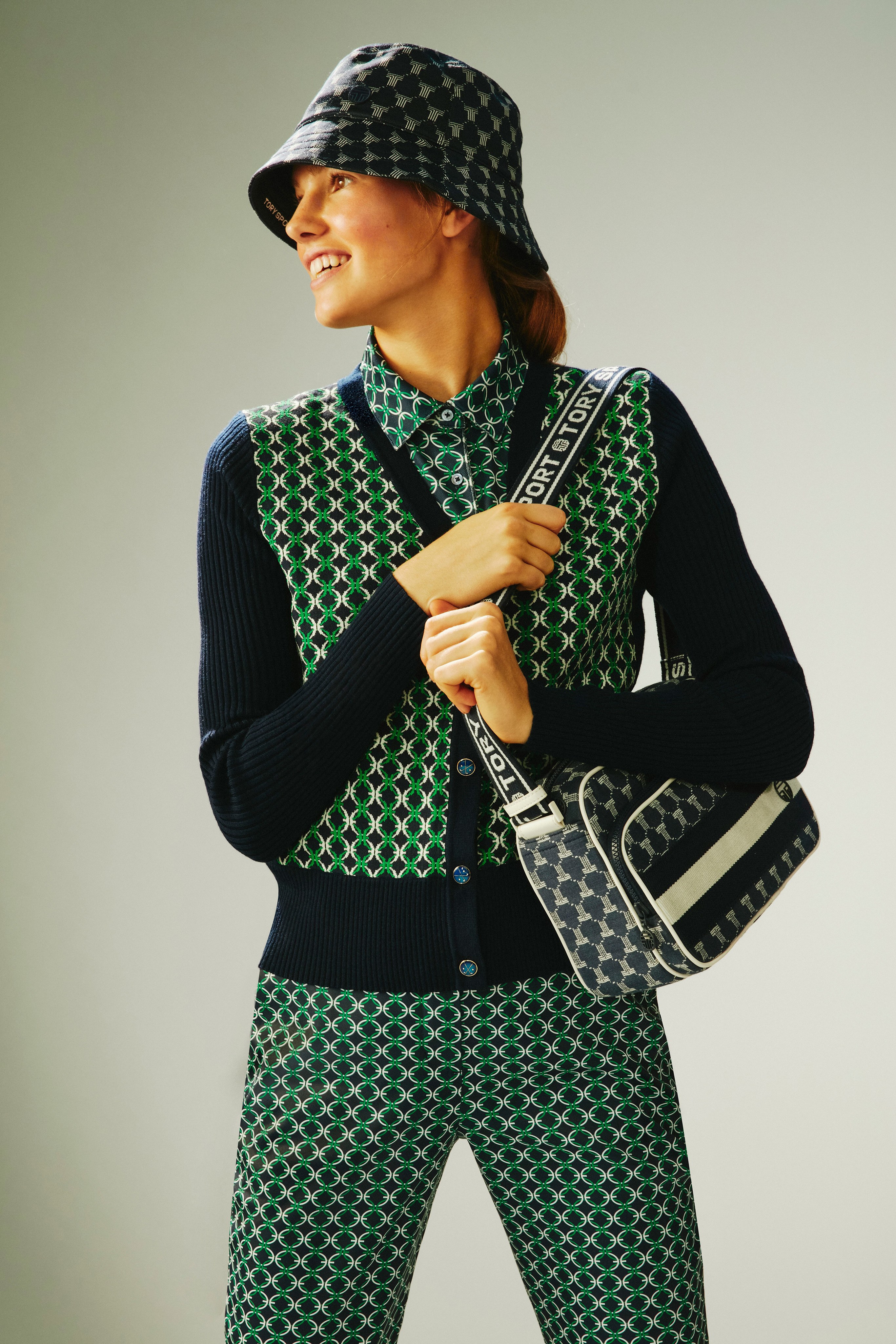 torysport什么档次,torysport2021秋冬系列连帽羽绒服