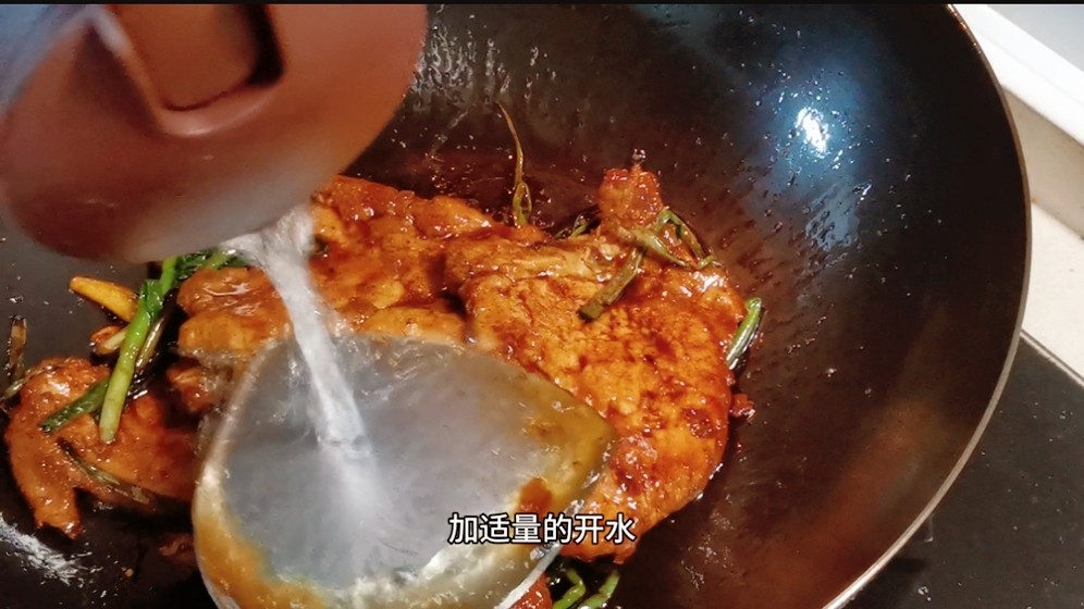 大排要这么做，吃起来嫩而不柴，浓油赤酱，入味可口