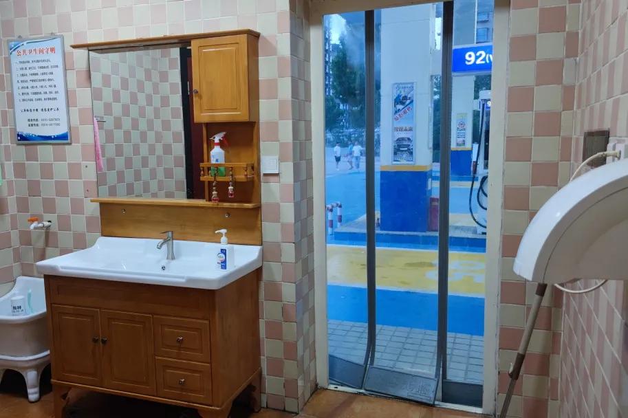 亮了！靓了！更有量了！峰峰“老旧小”加油站穿上了“新衣”