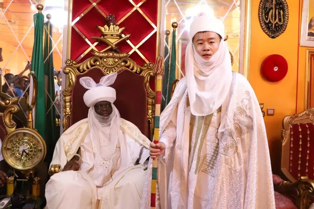 河南小伙被封非洲酋长:别人最关心“能娶几个媳妇”