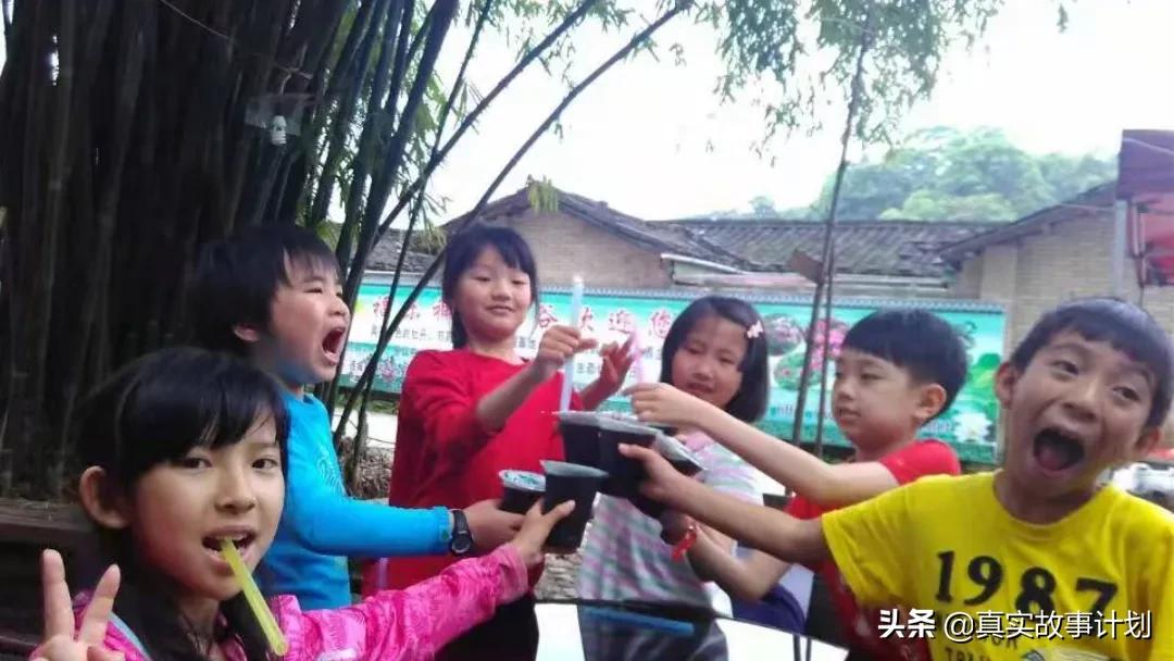 回龙观，一群985妈妈的反鸡娃实践：摆脱霸凌，却摆脱不了内卷