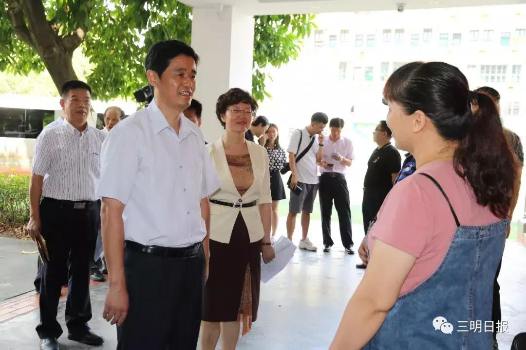 市区两级领导看望慰问广大教师,县领导看望慰问教师和教育工笔者