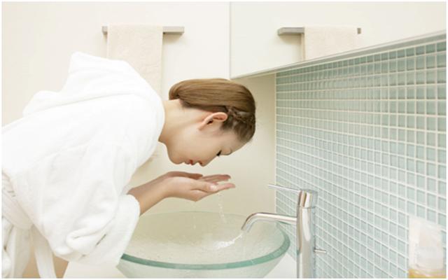 热水能收缩毛孔吗,热水能打开毛孔