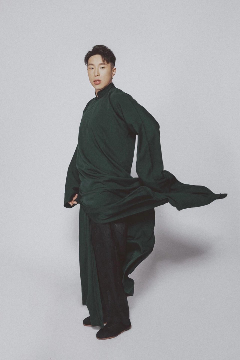 无颜、哑嗓、广场舞水平的搞笑担当烧老师凭啥得“小考”第一？