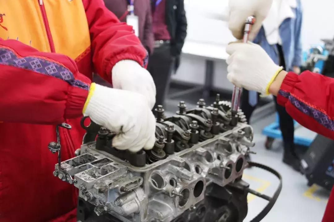 厉害了我们的新时代内容简介,松桃中等工作学校