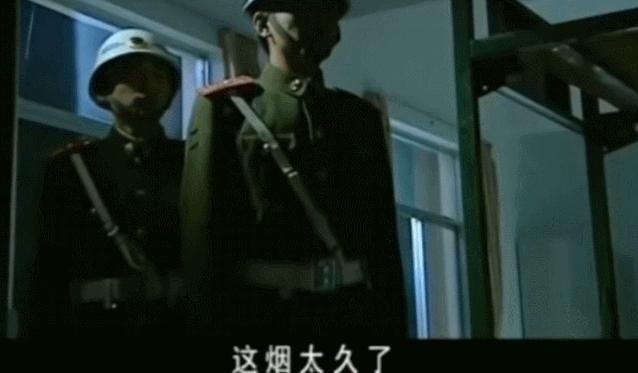 抽烟的弟兄们注意！在部队里偷抽烟，被抓住可太惨了！｜轻武专栏