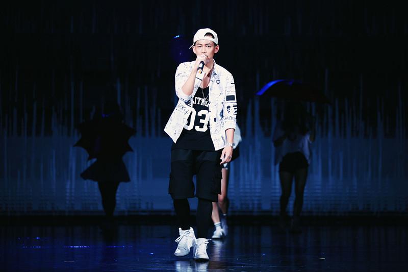 从顶流歌手到无人问津,从选秀开始成为顶流天王