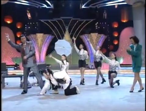 连登春晚24年现状,连登春晚8年走红后却回归家庭