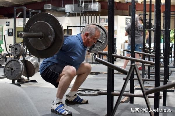 为什么一定要穿袜子,举重脚力怎么训练