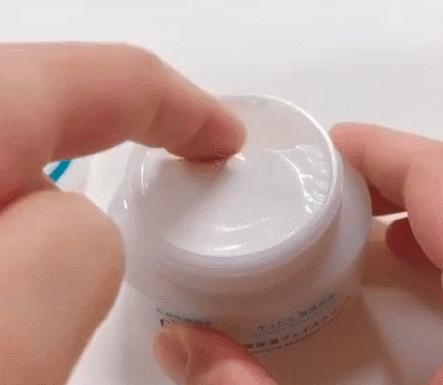 我用空瓶了几十瓶面霜的经验告诉你，谁才是真正的干皮亲妈