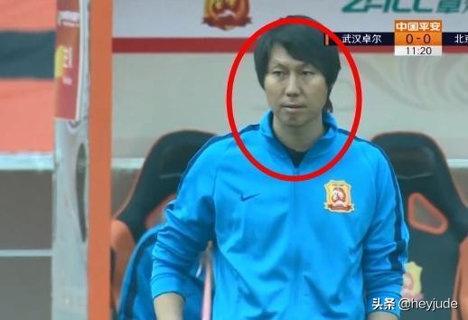 忍住别笑足球中的搞笑瞬间,李铁的秀发