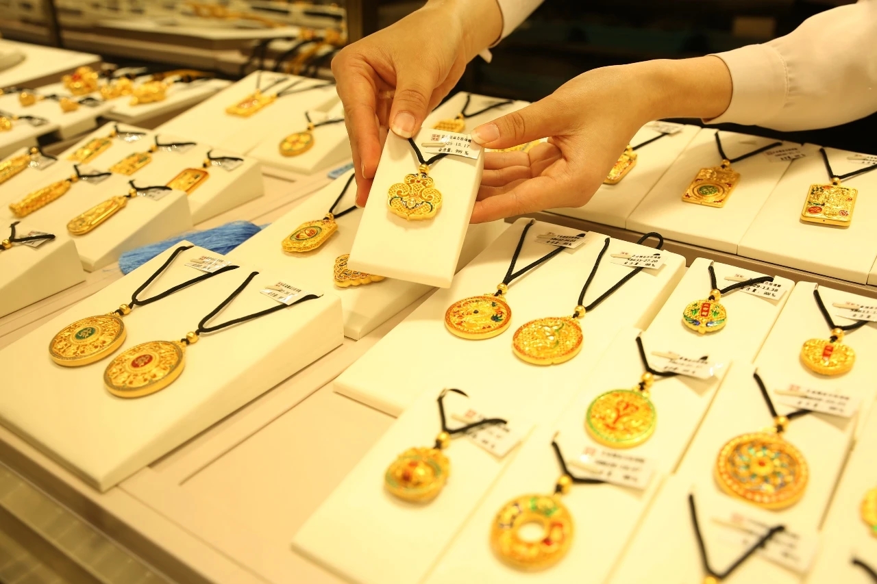 请问3d硬金999足金是黄金吗,3d黄金首饰和足金哪个更值得买