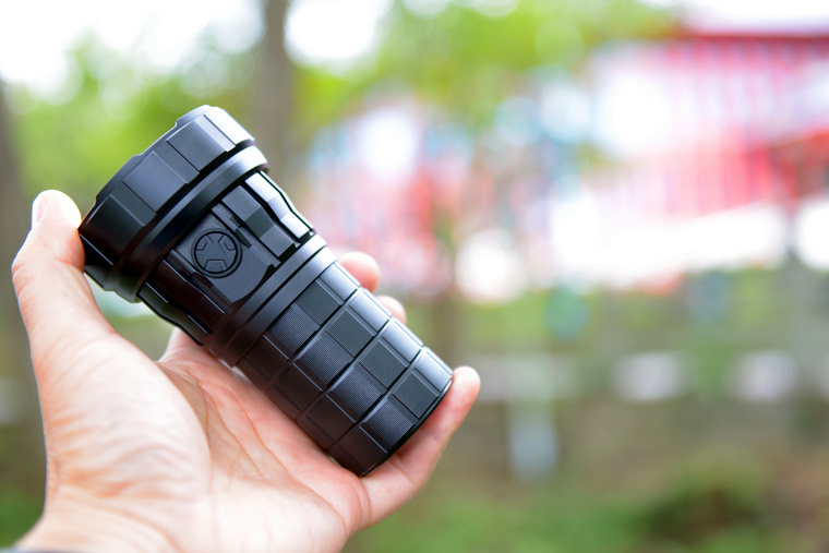 自从拍完这个手电之后，公园里人少了好多