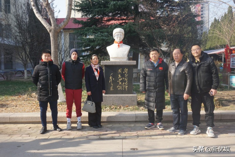 温度虽高但是热情不减,气温很低热情不减