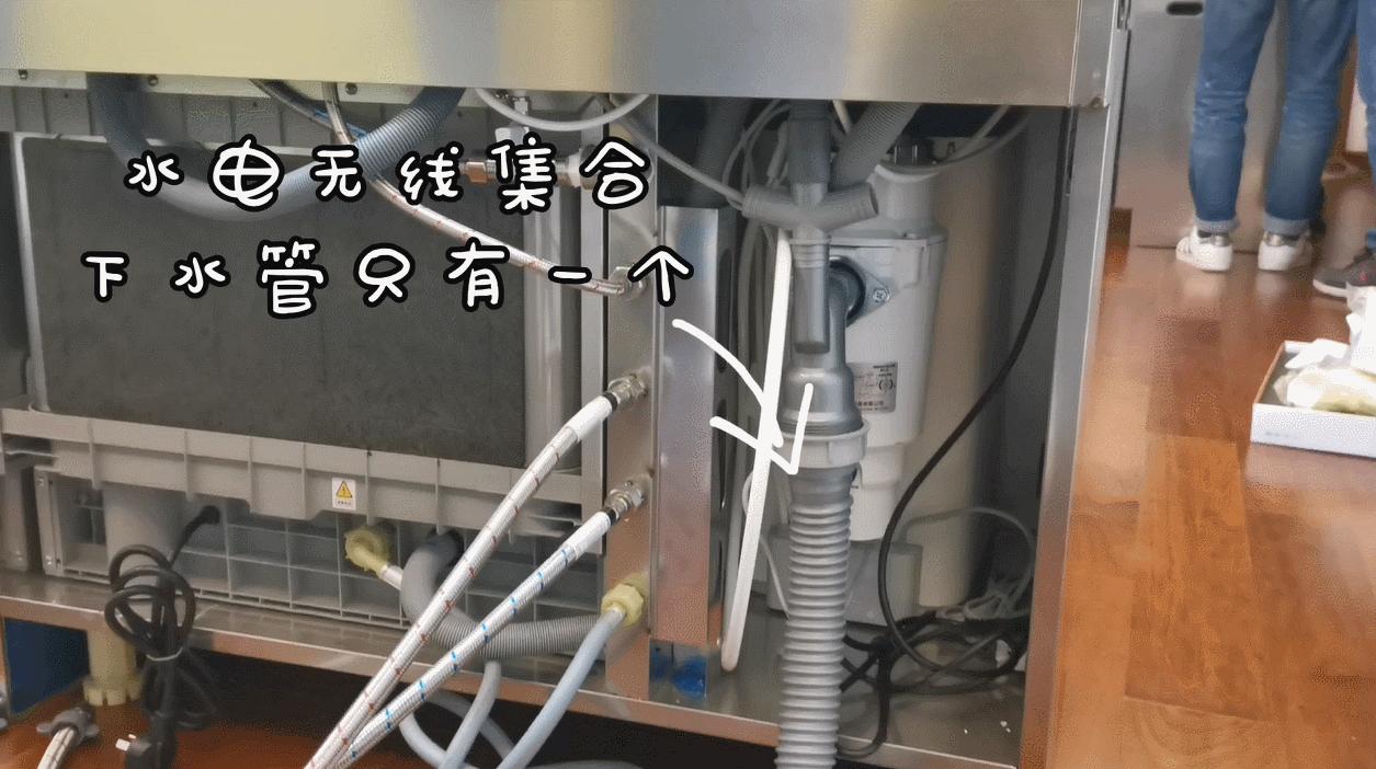 厨房空间小东西多,小米小厨宝有个过滤网装什么地方