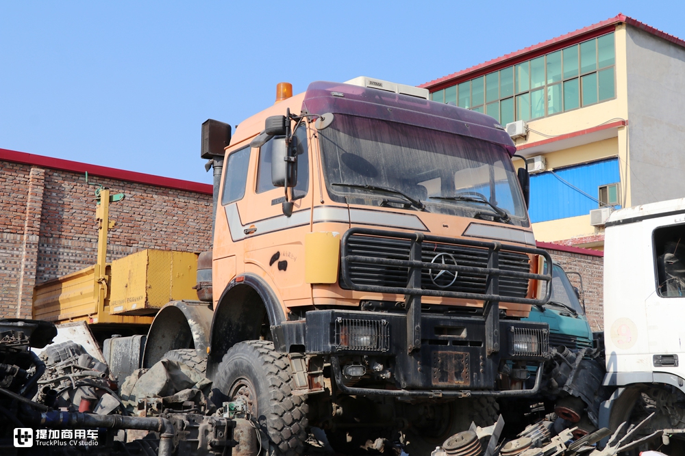 当年国家建设的主力军，排量达惊人的18升，实拍奔驰NG4850大件车