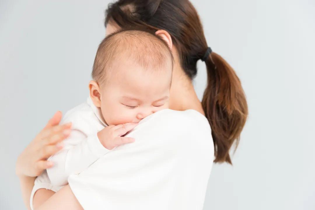 宝妈腰间盘突出是什么引起的,宝妈生过宝宝后腰疼怎么办