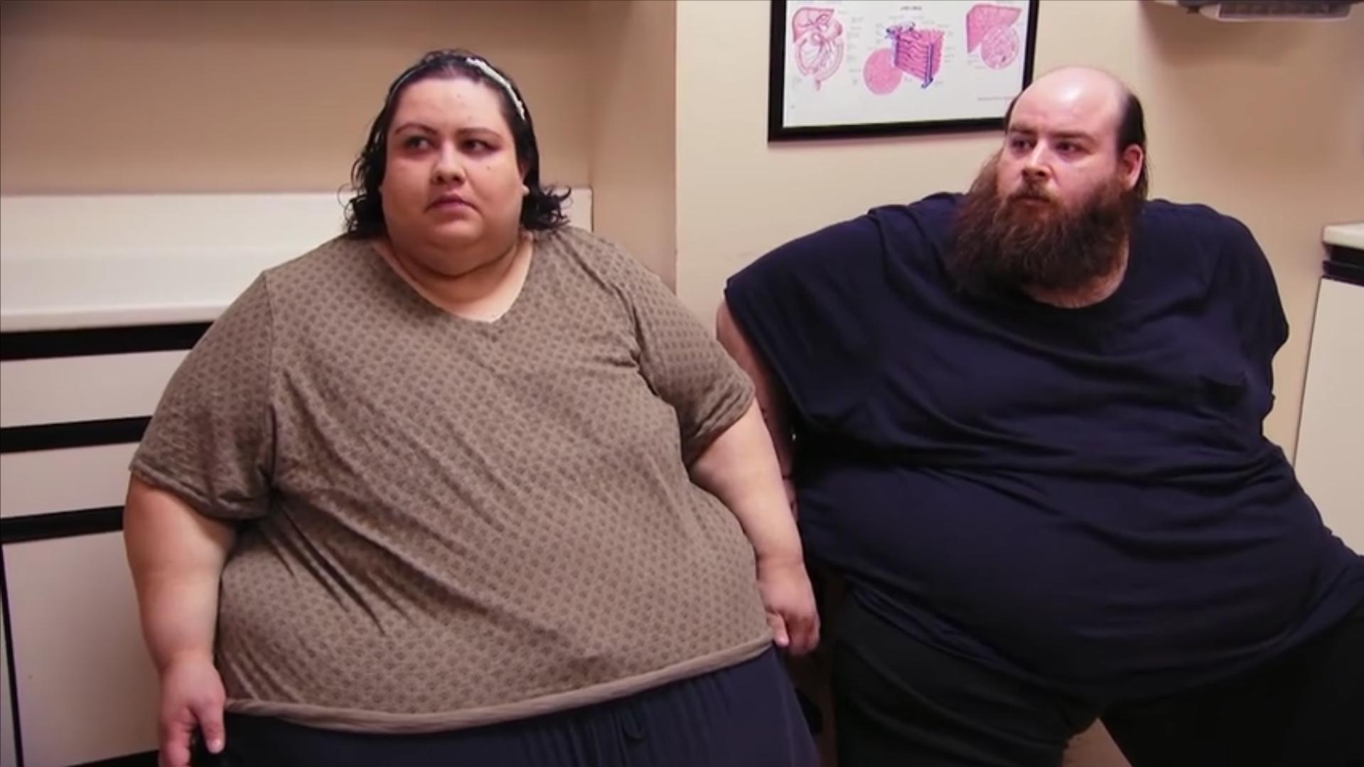 562斤妻子嫁给608斤丈夫，一天吃12顿，2年胖了180斤