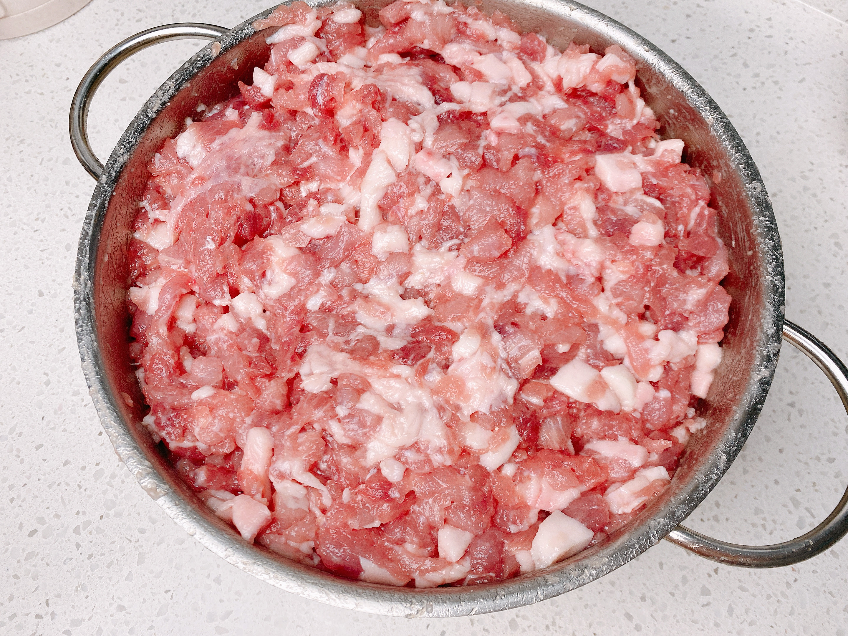 灌香肠制作方法和配方,灌香肠的做法10斤肉用多少盐