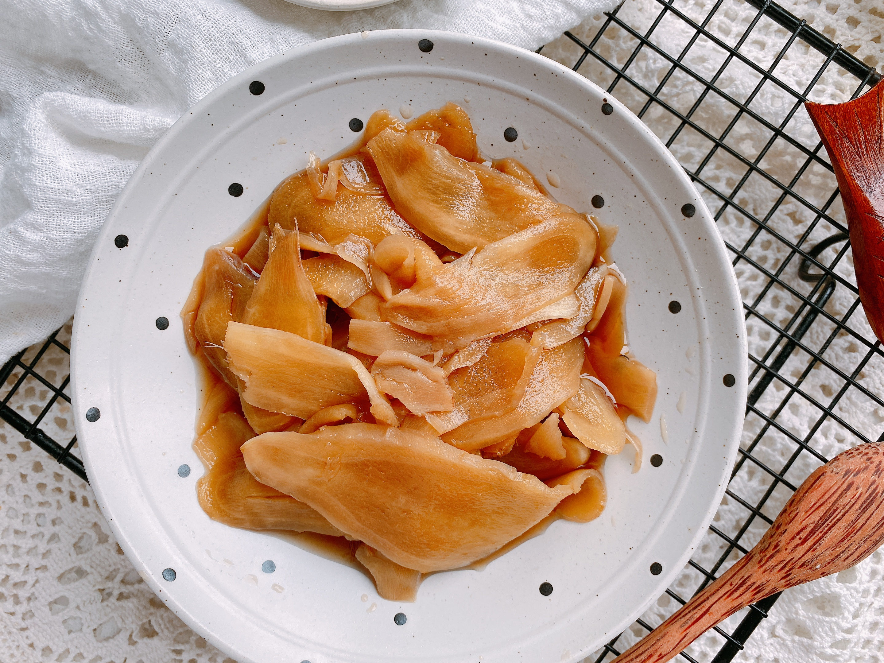 醋泡姜为什么放红糖,醋泡姜是把姜煮熟了泡还是泡生姜