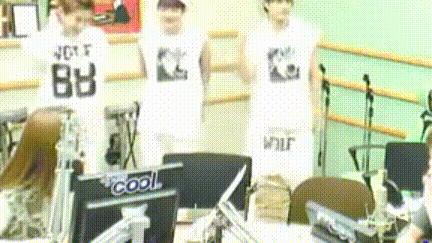 金珉锡照顾后辈,金珉锡护妻狂魔