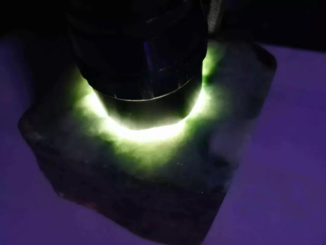 老梁讲的赌石是真的吗,老梁讲解翡翠的鉴定