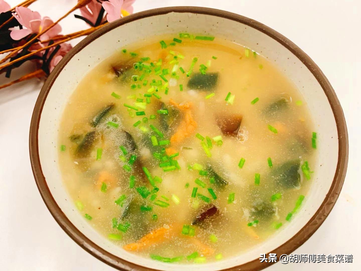 皮蛋瘦肉粥怎么做皮蛋不腥气,做皮蛋瘦肉粥需要冷冻大米吗