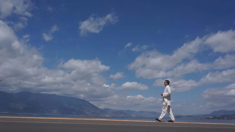 李醉：清到十分寒满地始知明月是前身