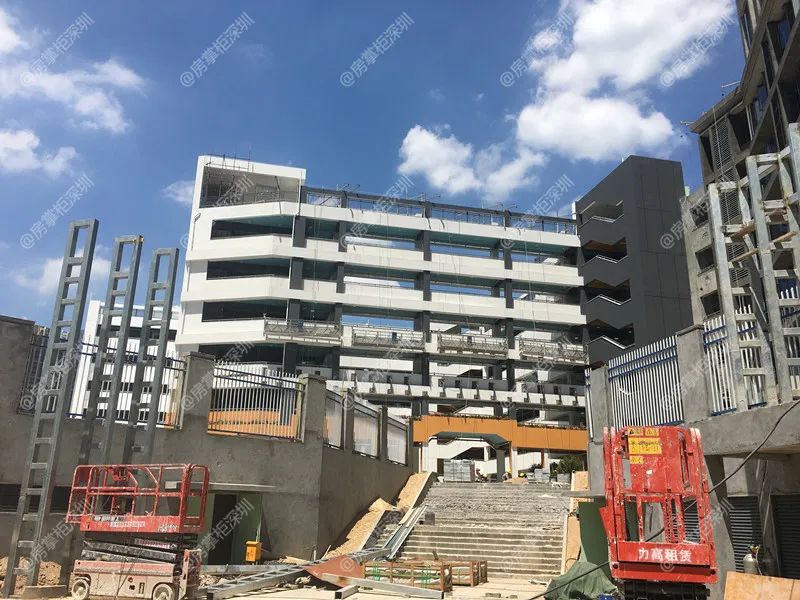 8年换3个开发商！百外小学即将落成，百合公园小镇住宅却没动静…