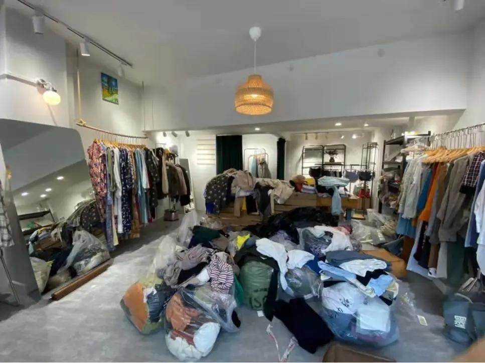 开服装店赔了半年还要继续吗,开服装店欠款十万但货没有这么多
