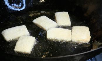 一块白吐司最时髦的做法，是这道“伐正宗”的小西点