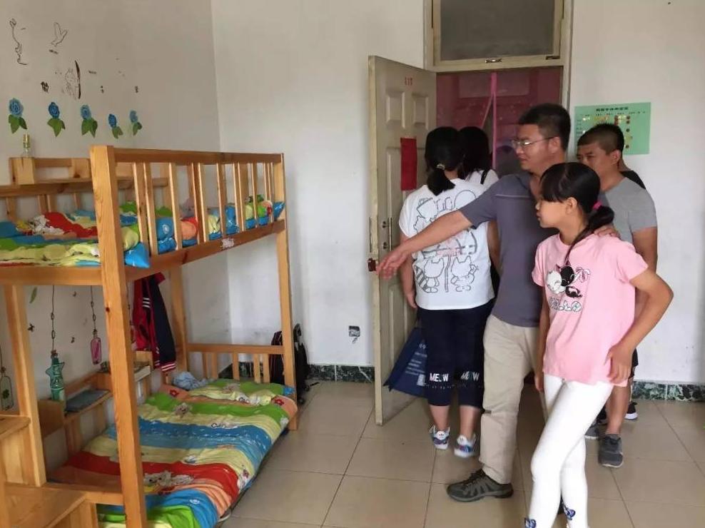 请不要让孩子过早住校,家长千万不要让孩子住校
