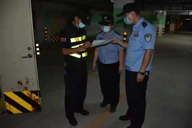 警方破获一系列砸车窗盗窃物案,砸车窗盗窃案最新处理