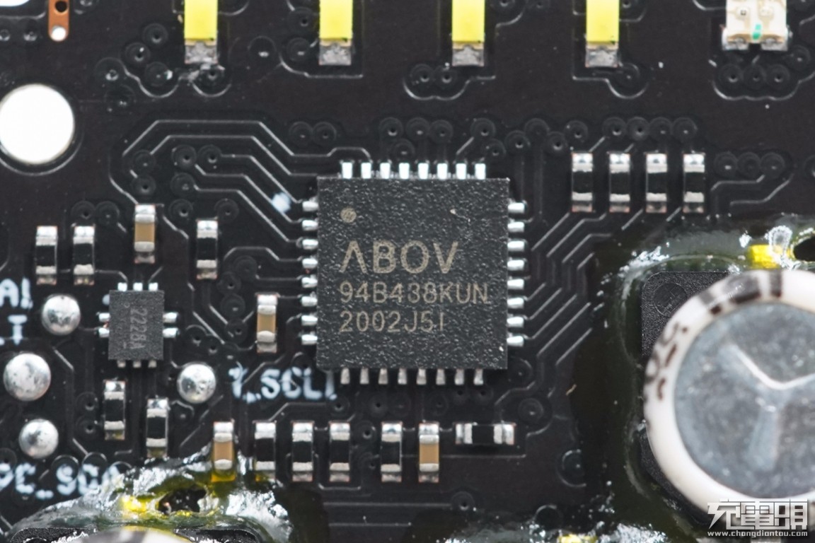 三星25w快充拆解视频,三星25w快充移动电源