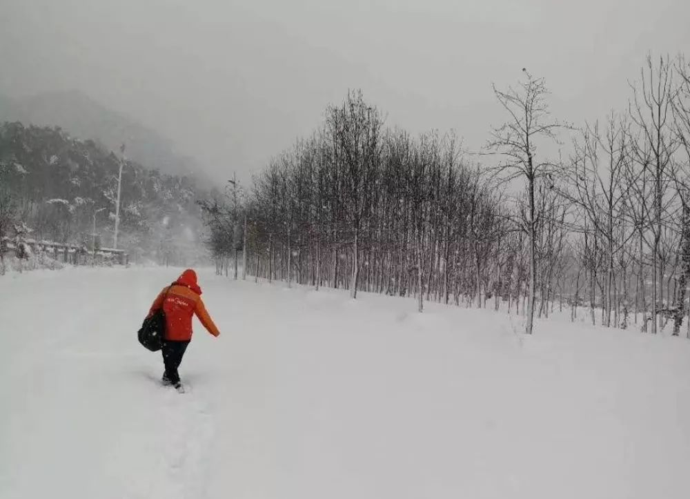 空调安装工人每天能赚多少钱,现在空调安装工赚钱吗