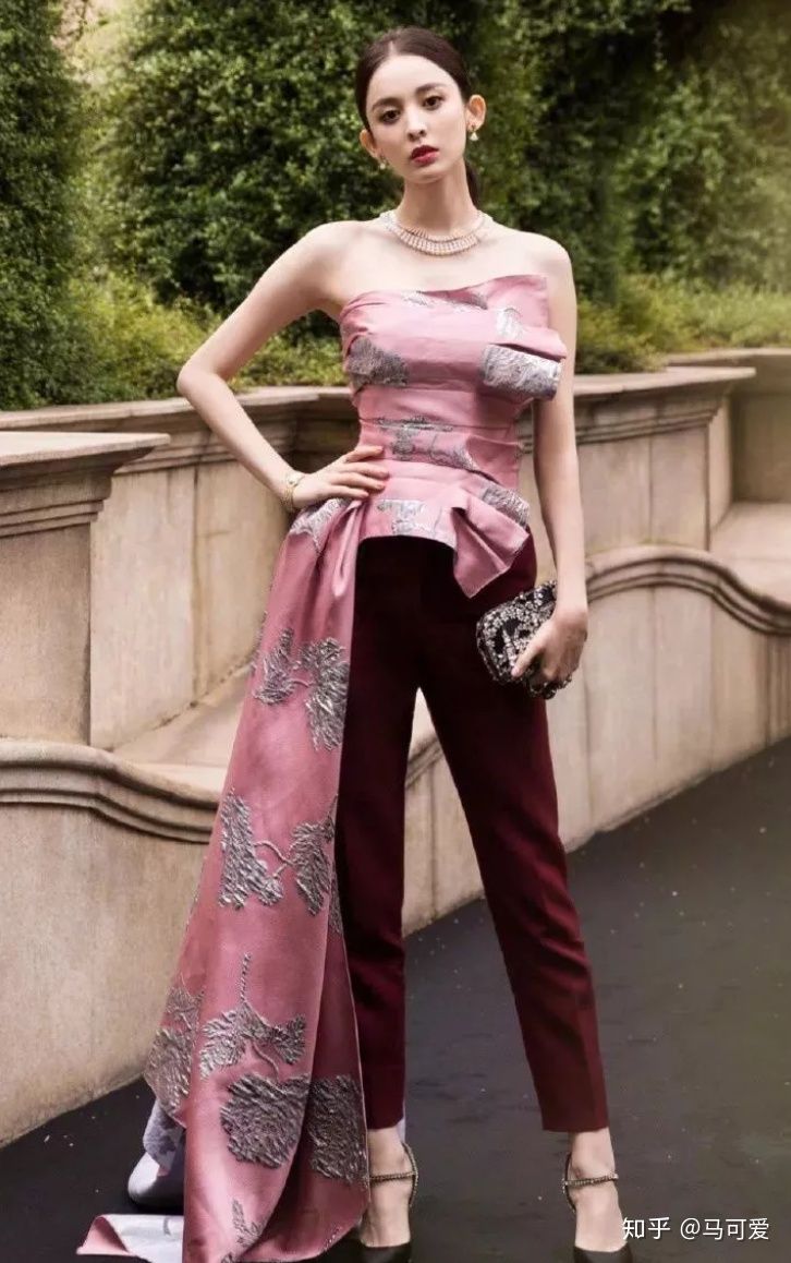 lisa锁骨怎么练,lisa的肩怎么练