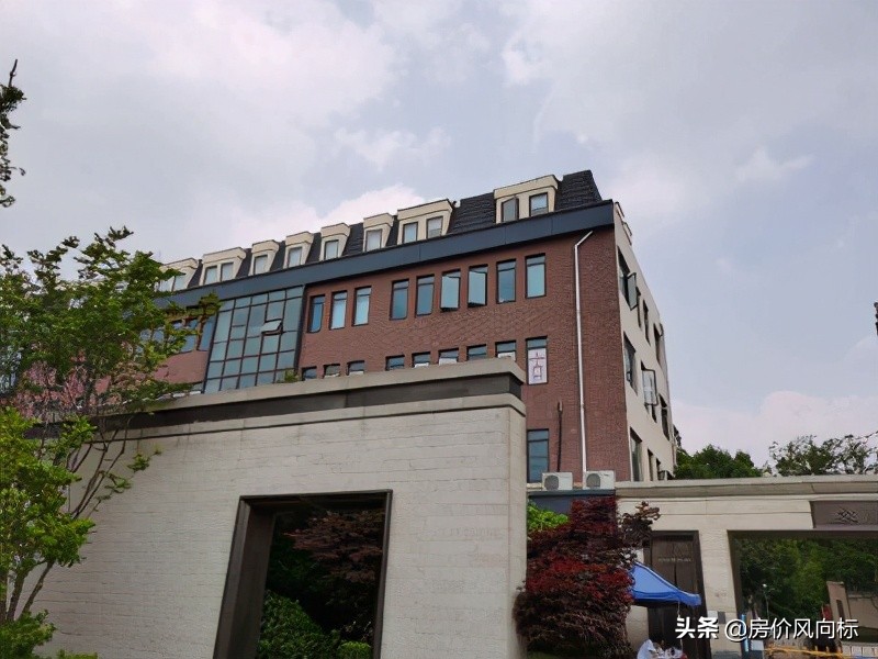 南京买二手房300到450万,南京二手房2023年的挂牌量